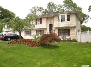 23 Leeds Blvd, Farmingville, NY 11738