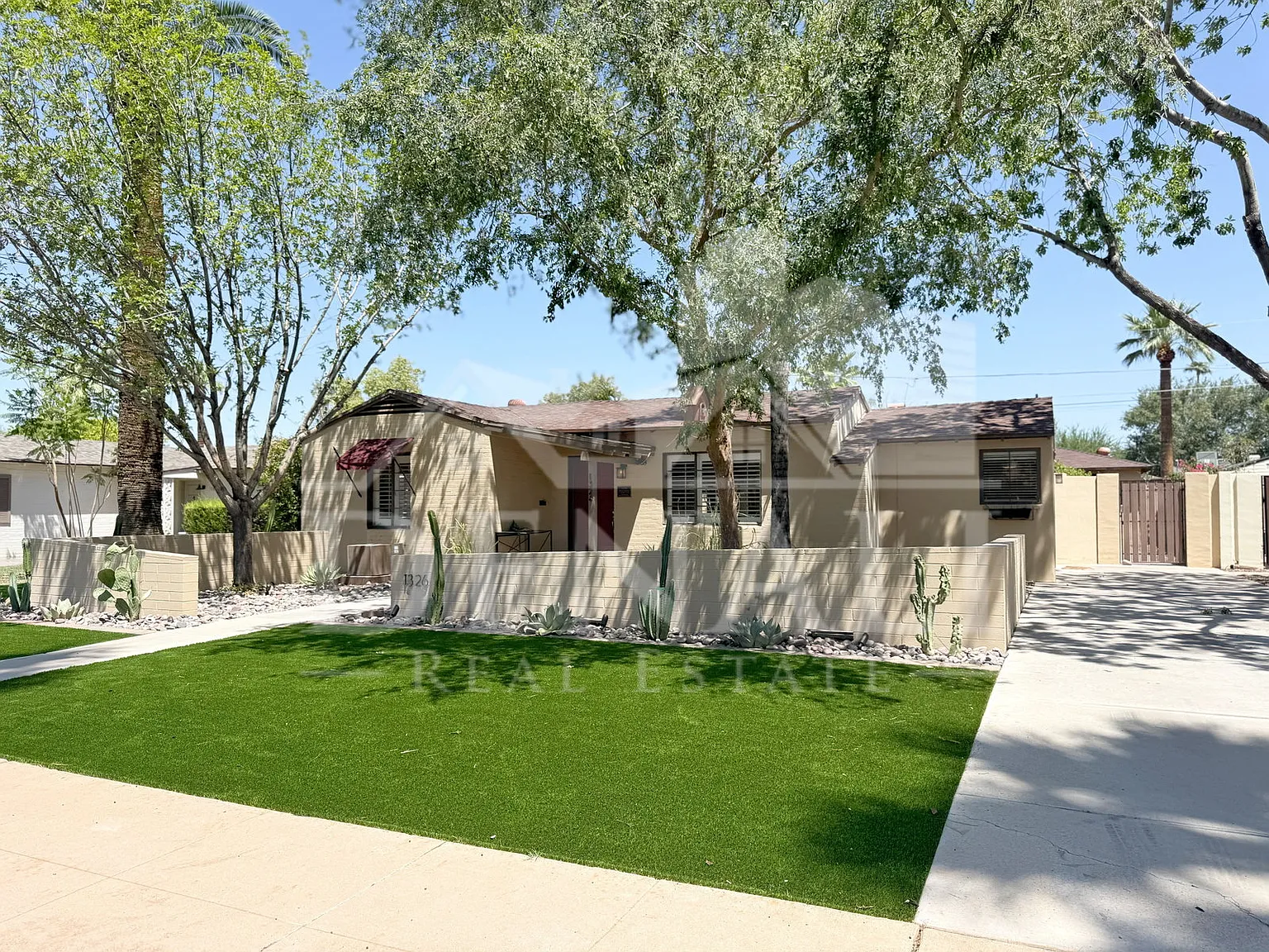 5 bed, 4.0 bath, 2327 sqft, $3,900 — Photo 2