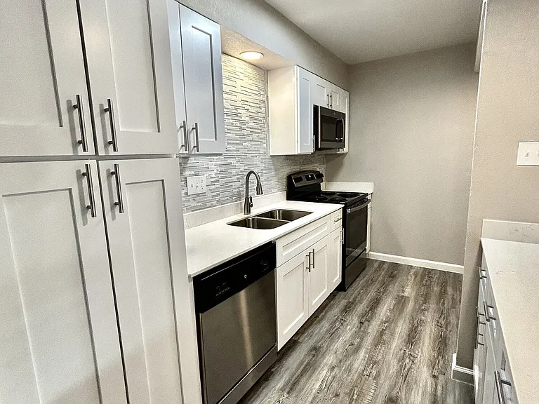 Athena Garden Apartments — Photo 65