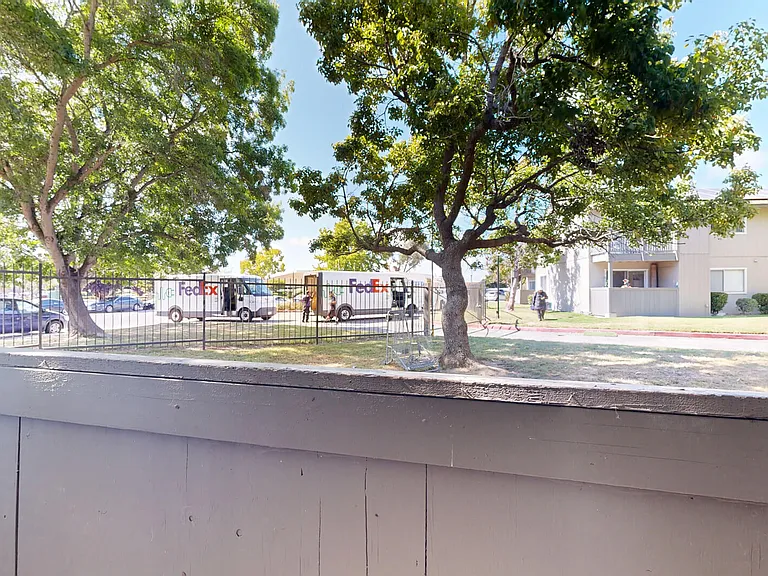 Pointe at Northridge — Photo 25