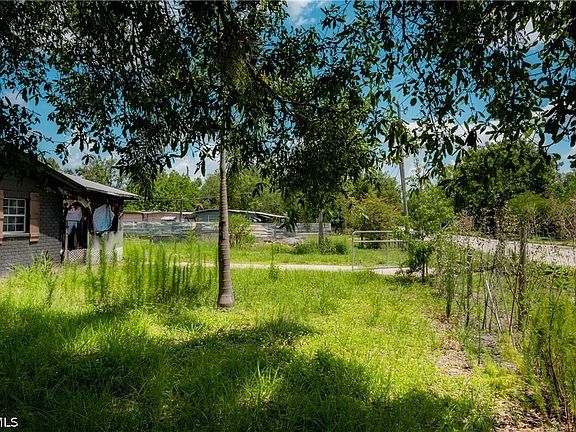 5th image of 1553 SE Carnahan Ave