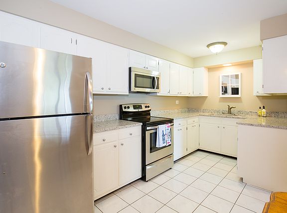 4th image of 3913 Saratoga Ave APT 212