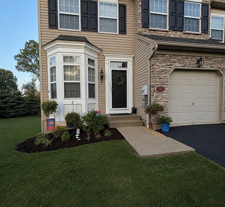 1st image of 18 Hillside Ct N