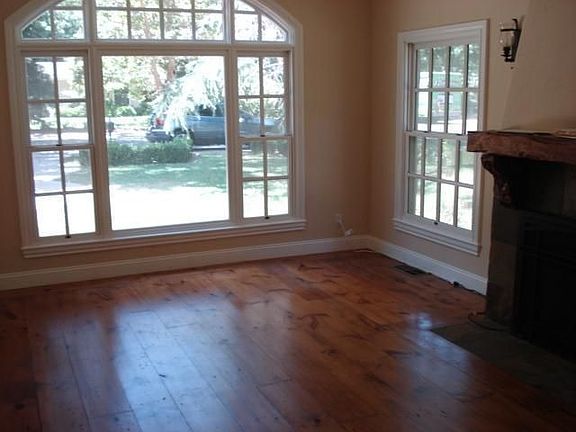 3rd image of 4388 N Wilson Ave
