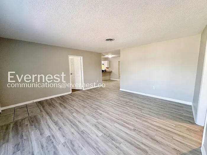 2112 Wolf Rd — Photo 5