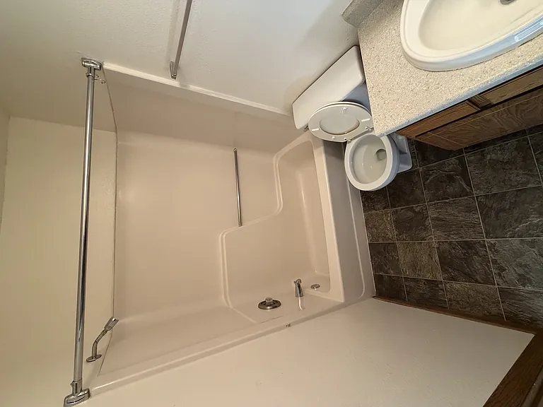 Kirkwood Manor Apartments — Photo 8