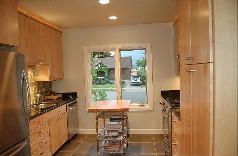 2nd image of 1663 Roosevelt Ave