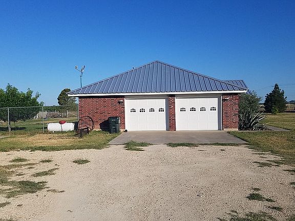3rd image of 9381 Paradise Ln