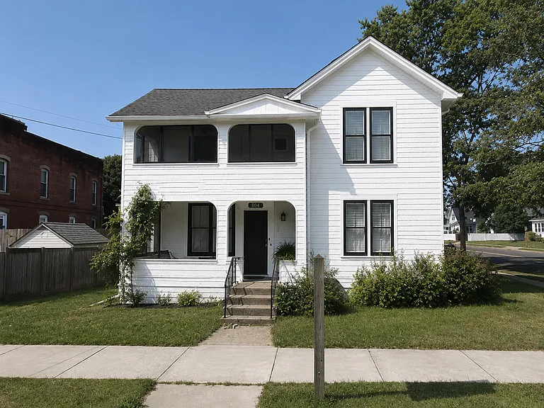 822 N High St — Photo 1