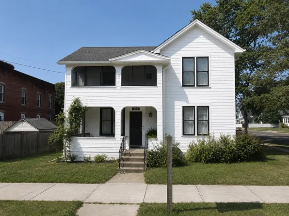 822 N High St, Chippewa Falls, WI 54729