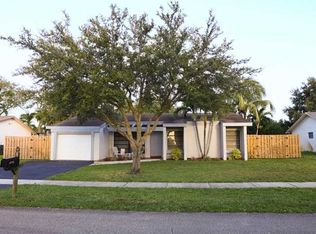 520 NW 85th Way, Pembroke Pines, FL 33024