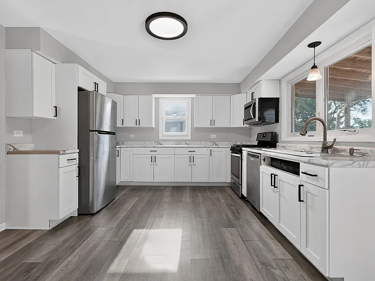 7945 W 91st St — Photo 5