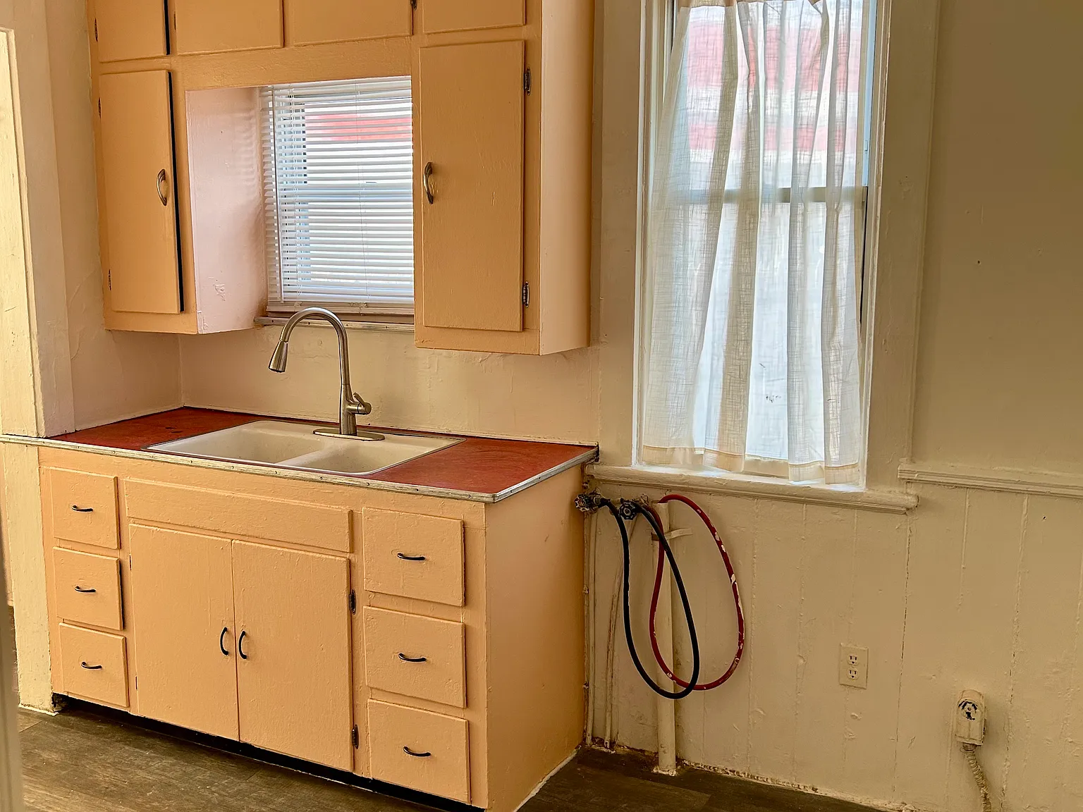 750 Prouty Ave — Photo 3