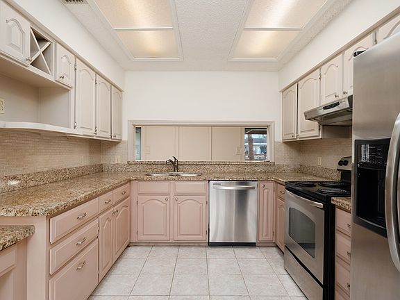 3rd image of 1065 Quail Hollow Dr