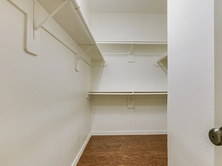 3951 N Hall St — Photo 7