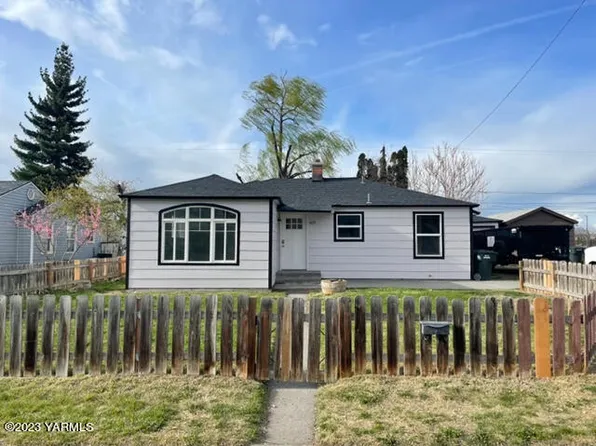625 E 2nd St, Grandview, WA 98930
