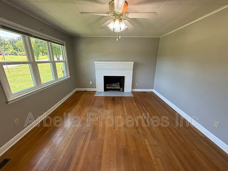 2239 Buckingham Rd — Photo 6