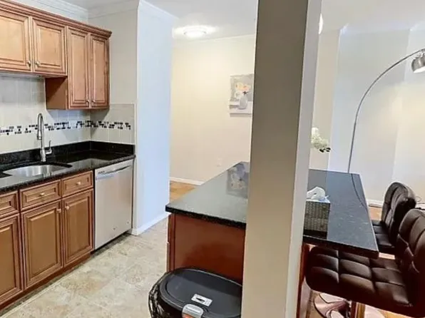 2 Hawthorne Pl APT 15M, Boston, MA 02114