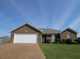 121 Livingston Cv, Medina, TN 38355