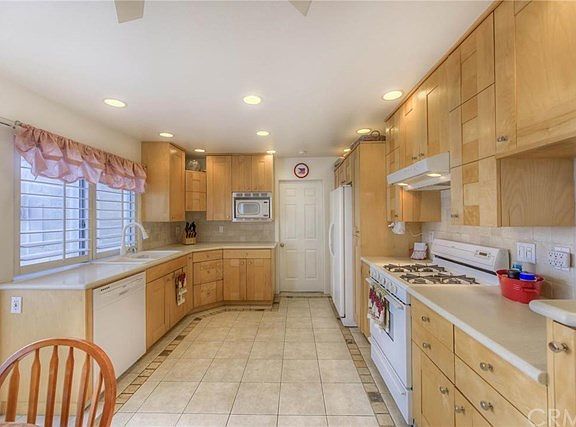 3rd image of 5540 E Vista Del Dia