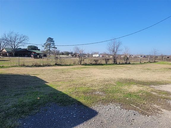 2nd image of 8867 County Road 424