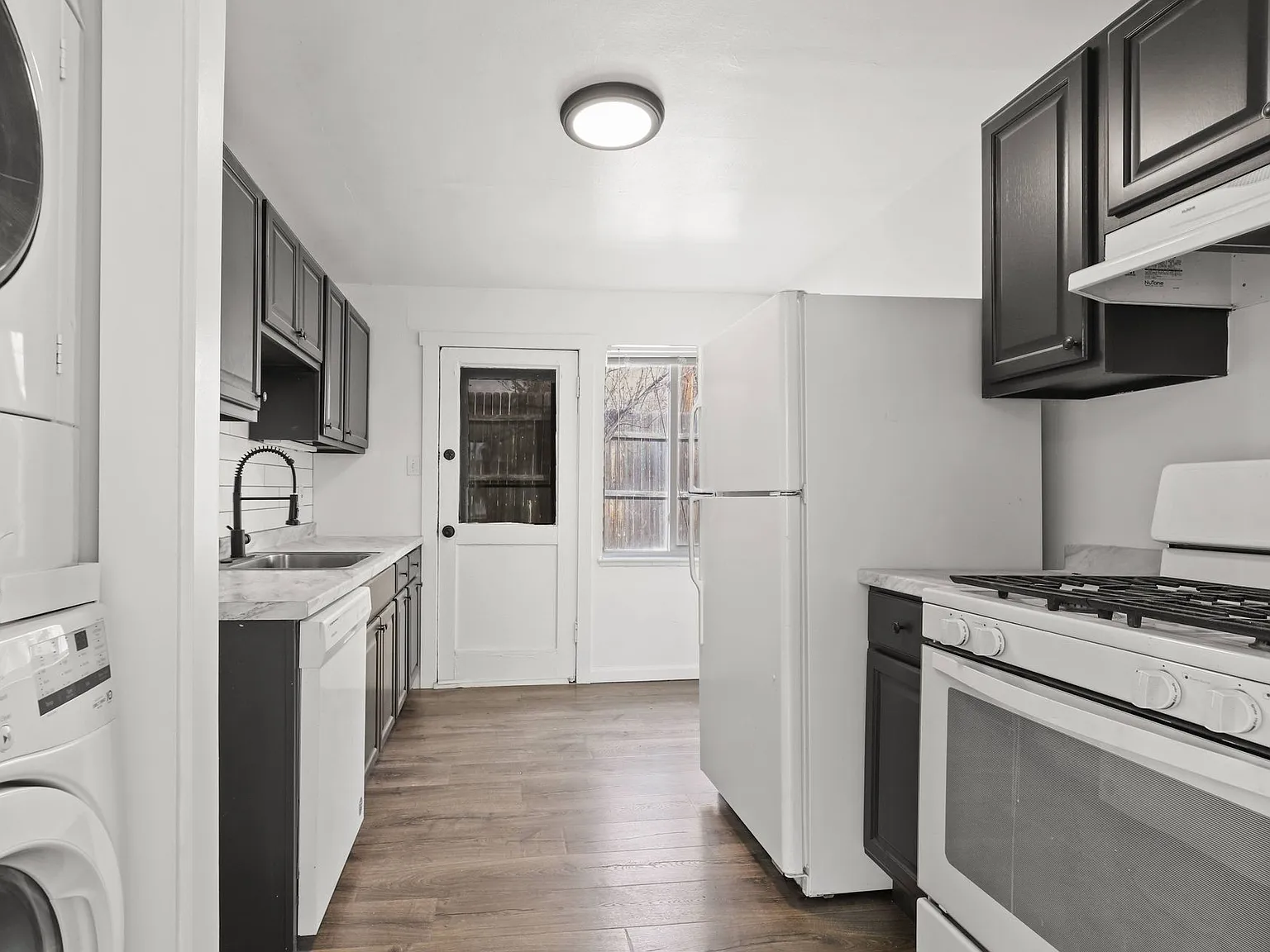 1, 2, and 3 Bed Townhome Style Homes Close to Sloan's Lake, Panorama Park!! — Photo 2