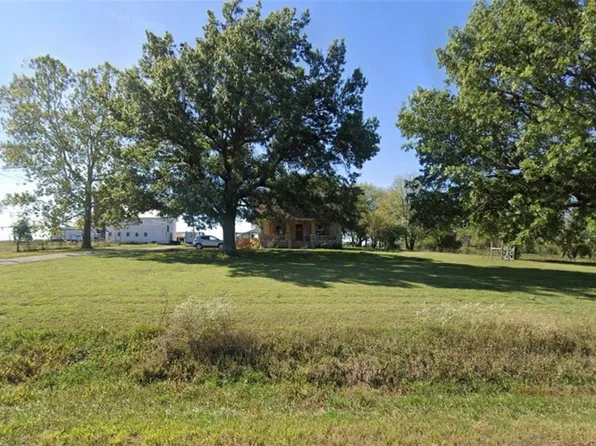 33253 Cedar Niles Rd, Paola, KS 66071