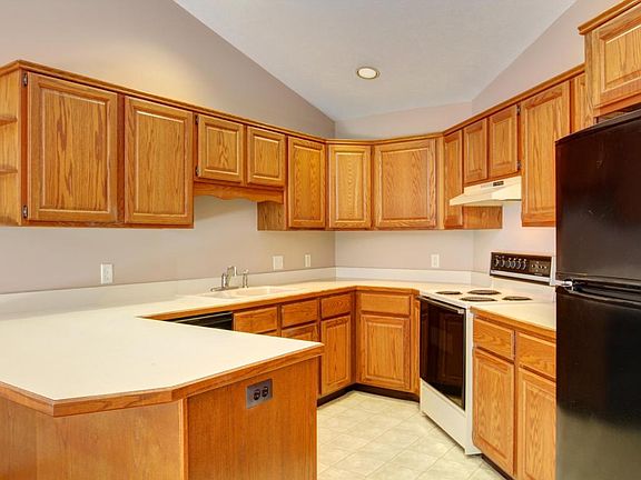 4th image of 1689 Lakeview Dr
