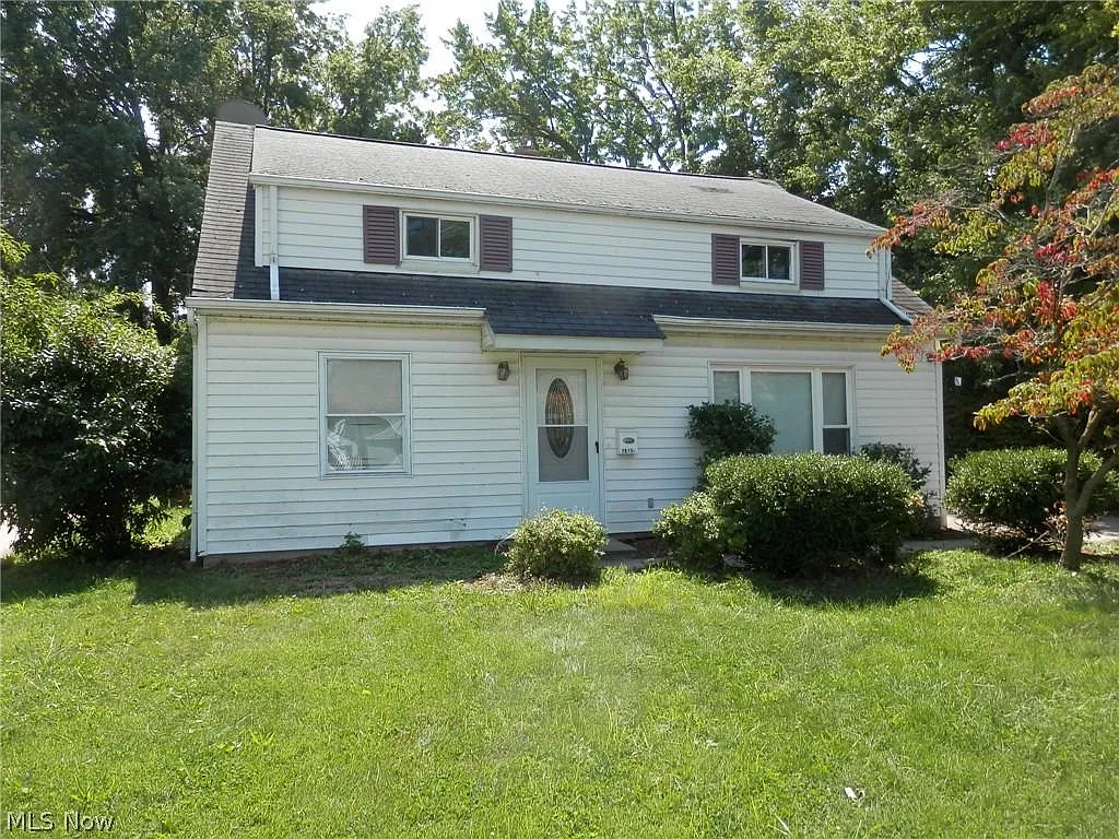 26150 Drakefield Ave photo 1