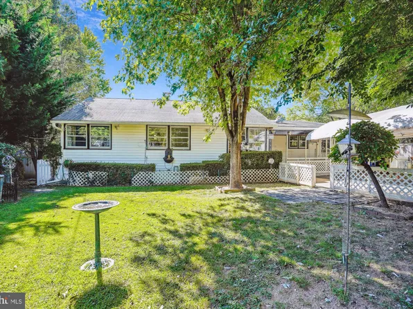 7107 Kaiser Pl, Falls Church, VA 22042
