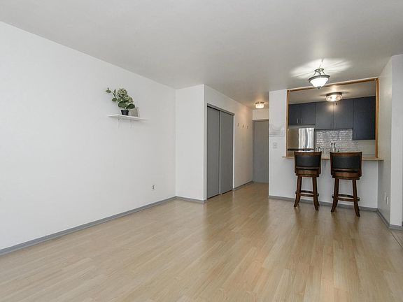 4th image of 2222 E Belleview PLACE #106