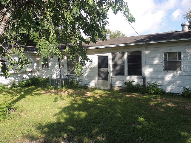 2nd image of 102 Bowie St