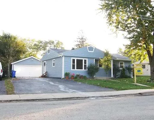 61 Robin Rd photo 1