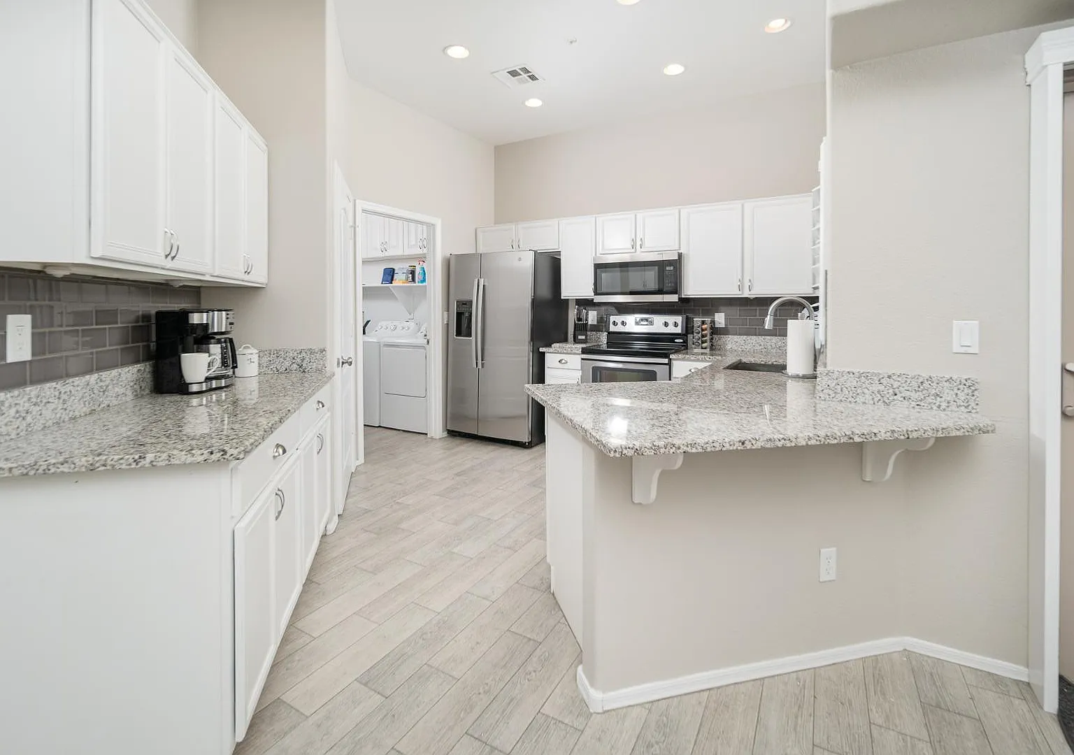 3 bed, 2.0 bath, 1353 sqft, $2,500 — Photo 3