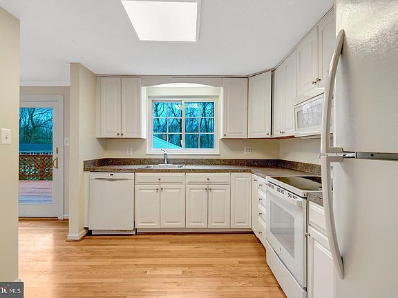 3rd image of 7743 Middle Valley Dr