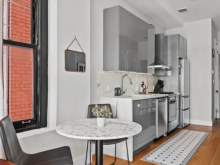 1090 Carroll St #2R — Photo 8