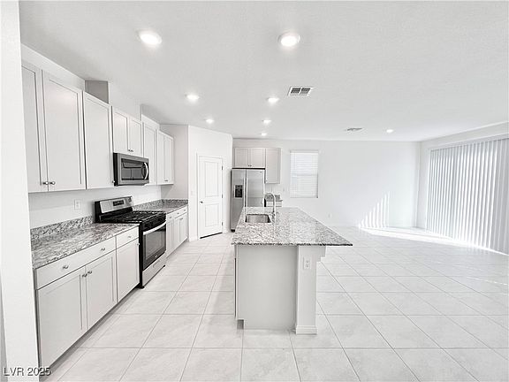 2nd image of 8986 Lucky Crest St