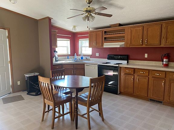 4th image of 931 Throop St