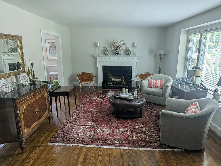705 Woodberry Rd — Photo 3