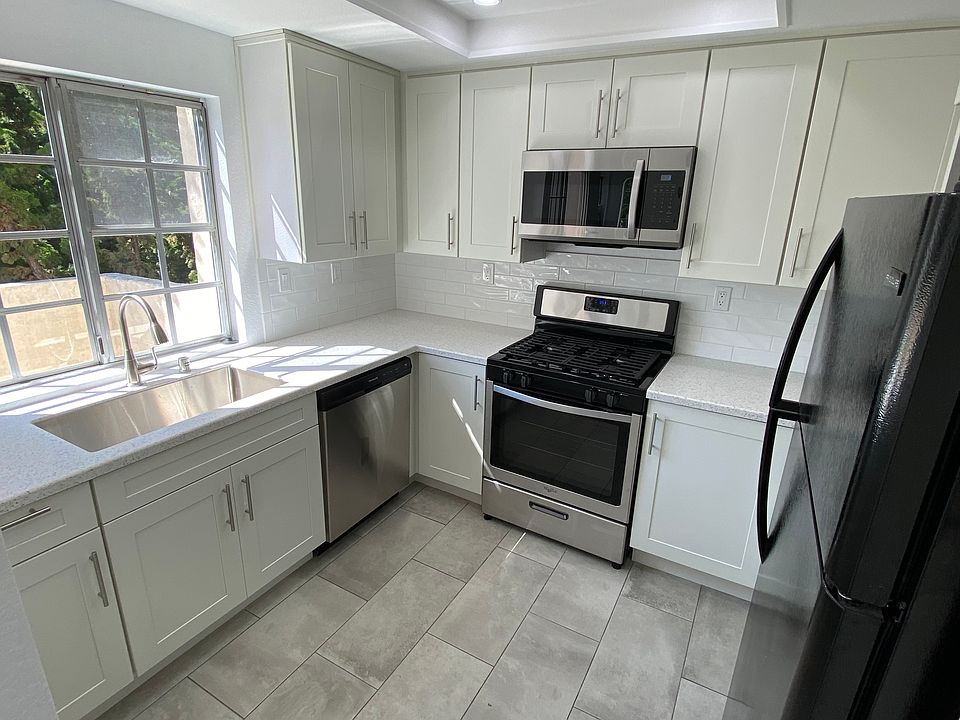 Kitchen with lots of cabinets, newer stainless appliances (Samsung French door refrigerator not shown in photo), gas stove.