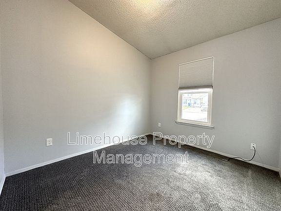 5th image of 810 Stephanie Ct #1