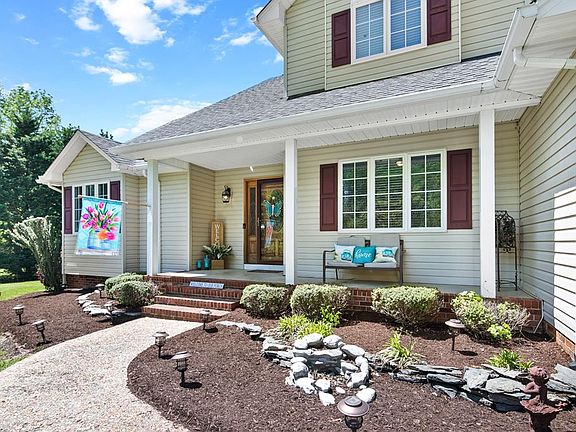 2nd image of 3034 Breezewood Dr
