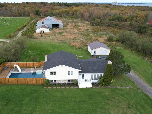 89 Wallace Rd, Glace Bay, NS B1A 4N6