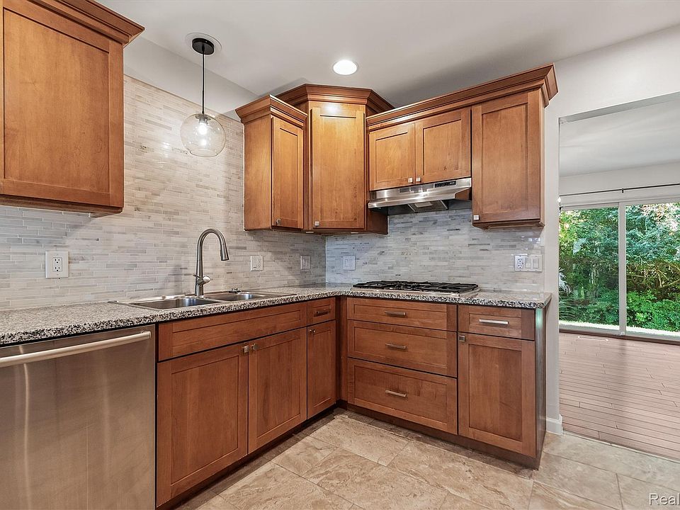 177 E Long Lake Rd, photo 7