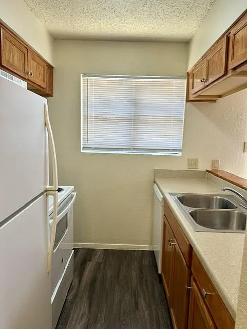 1 bed, 1.0 bath, 580 sqft, $1,050 — Photo 4