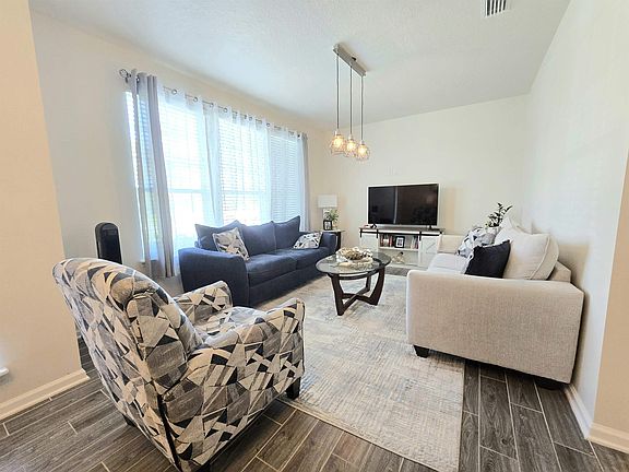 5th image of 474 Richmond Dr
