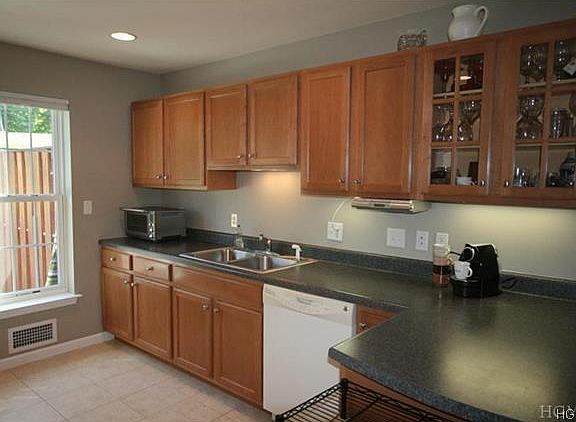 5th image of 280 Pinebrook Dr