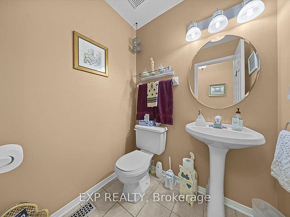 4th image of 494 Lawler Cres