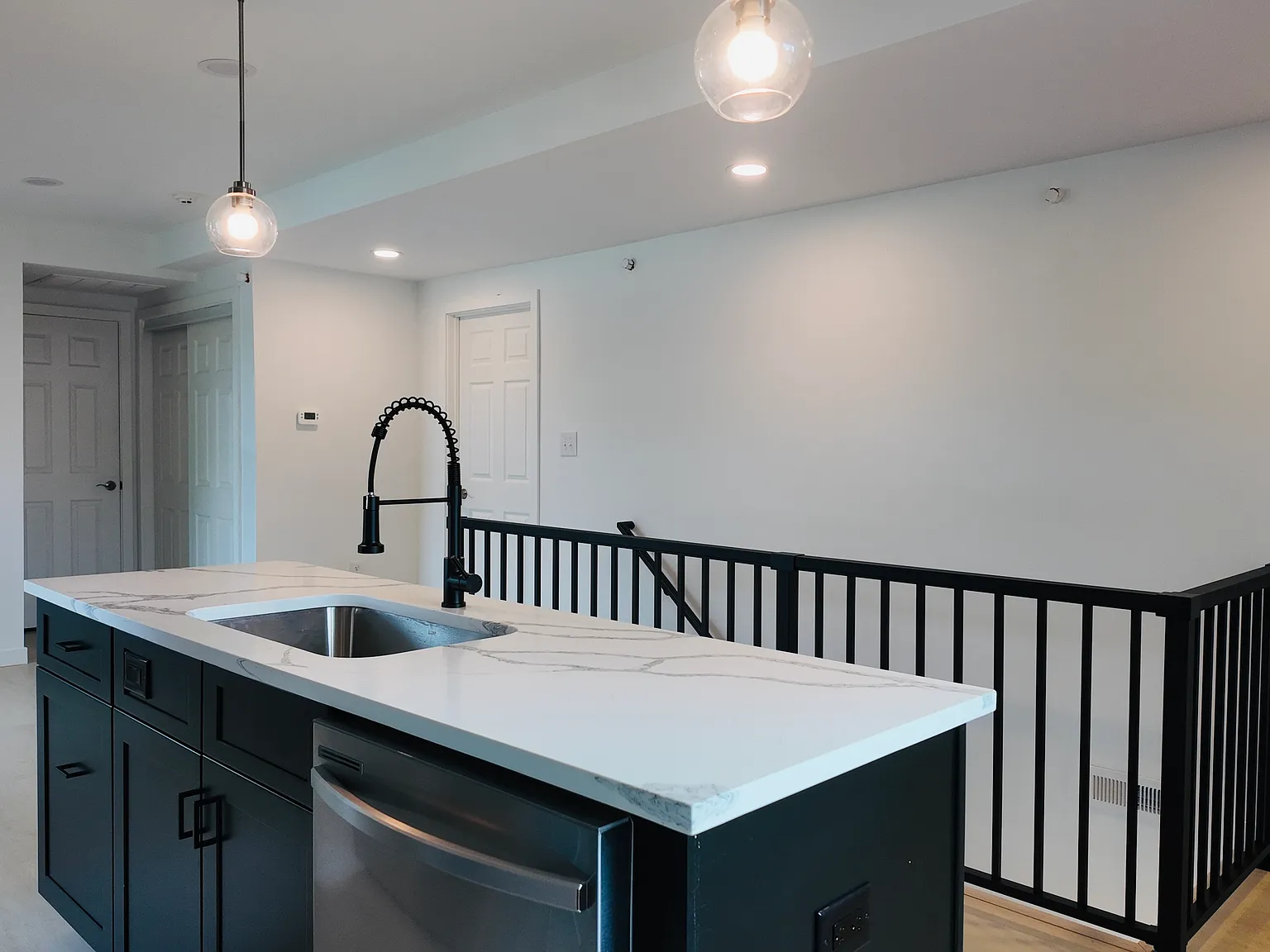 2 bed, 975 sqft, $2,400 — Photo 4