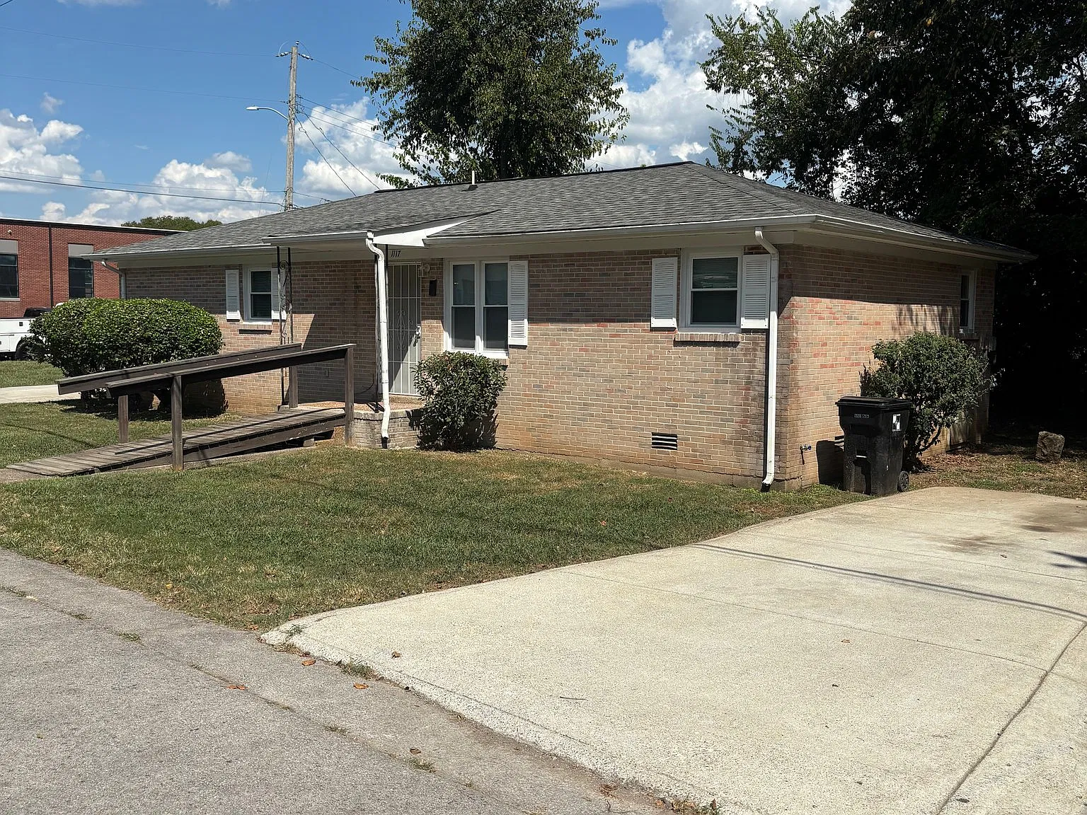 1117 Bridge St. — Photo 3